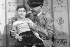 Carlo-Dapporto-e il figlio Massimo mentre gira-un-Carosello-al-Casino-di-Sanremo-1956-165