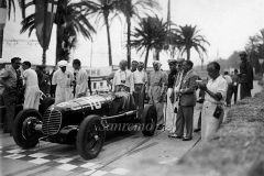 Achille Varzi e la sua auto prima della partenza